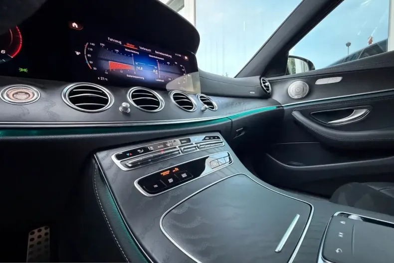 Mercedes-Benz E 300 (Clasa E) din 2023 cu 59.999 km - oferta MER236388 - foto 23