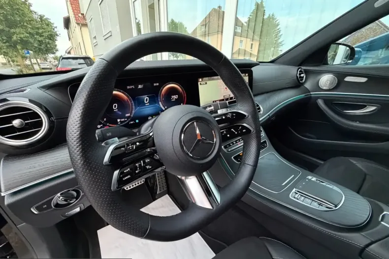 Mercedes-Benz E 300 (Clasa E) din 2023 cu 59.999 km - oferta MER236388 - foto 26