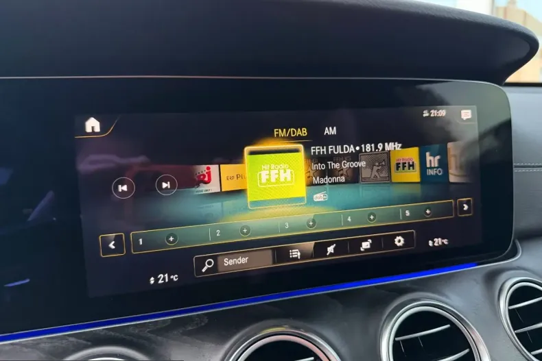 Mercedes-Benz E 300 (Clasa E) din 2023 cu 59.999 km - oferta MER236388 - foto 43