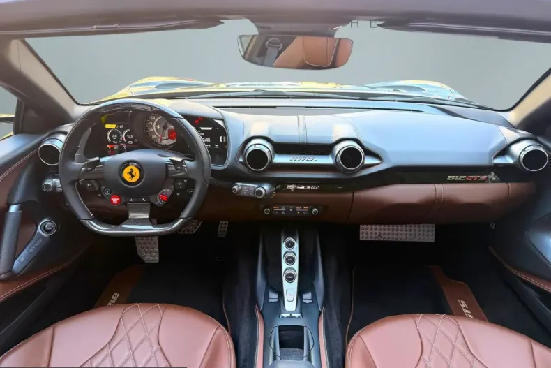 Ferrari 812 din 2021 cu 1.870 km - oferta FER236507 - foto 3