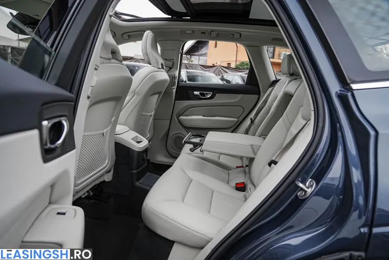 Volvo XC60 din 2022 cu 54.270 km - oferta VOL236523 - foto 13