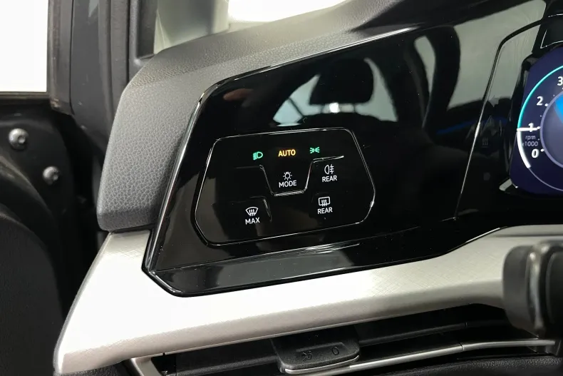 Volkswagen Golf din 2021 cu 52.085 km - oferta VOL236529 - foto 21