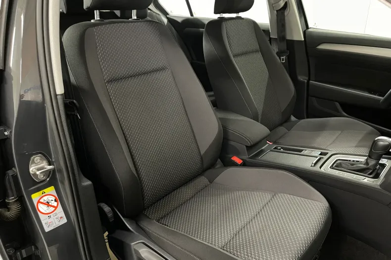 Volkswagen Passat din 2021 cu 39.325 km - oferta VOL236557 - foto 9