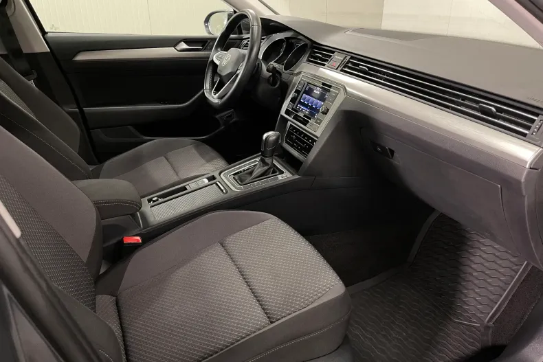 Volkswagen Passat din 2021 cu 39.325 km - oferta VOL236557 - foto 10
