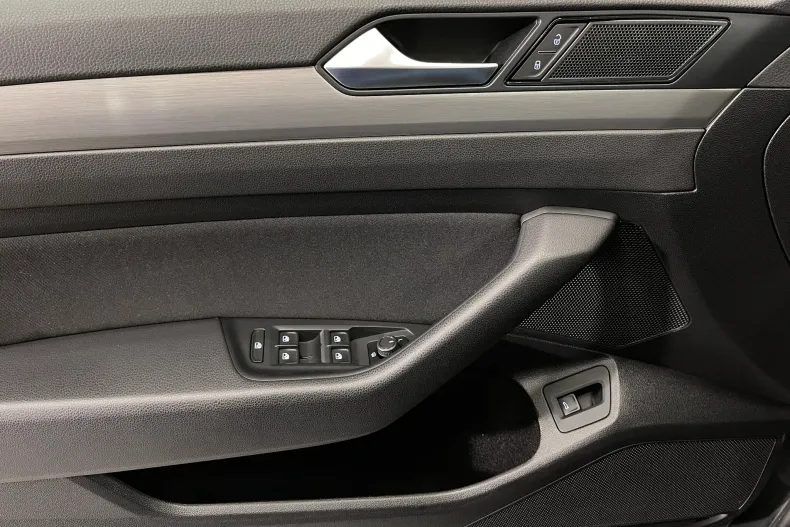 Volkswagen Passat din 2021 cu 39.325 km - oferta VOL236557 - foto 21