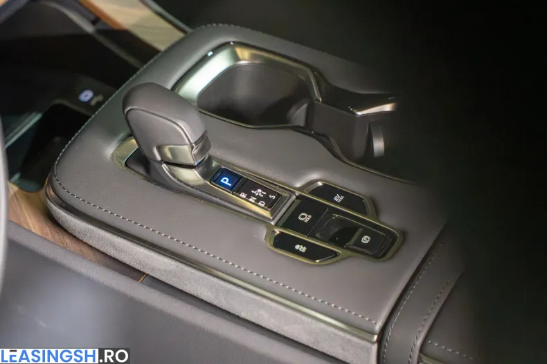 Lexus LM din 2025 cu 14.800 km - oferta LEX236576 - foto 30