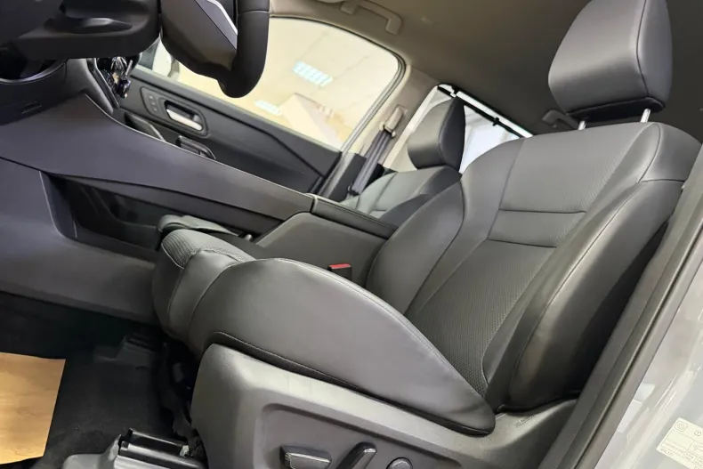 Nissan X-Trail din 2025 cu 4.622 km - oferta NIS236602 - foto 5