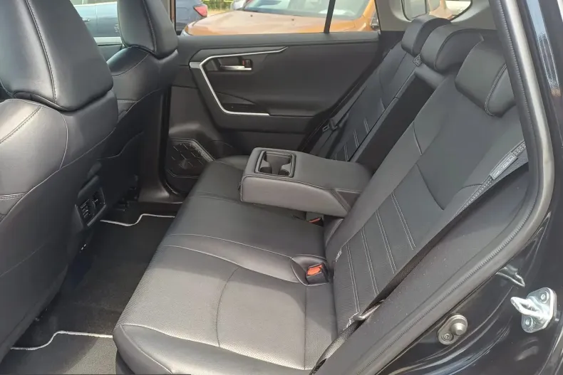 Toyota RAV4 din 2022 cu 84.020 km - oferta TOY236604 - foto 10
