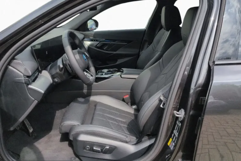 BMW 530 (Seria 5) din 2025 cu 9.243 km - oferta BMW236606 - foto 10
