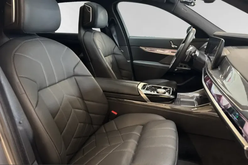 BMW 750 (Seria 7) din 2025 cu 24.499 km - oferta BMW236617 - foto 9