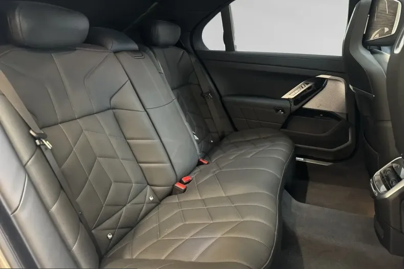 BMW 750 (Seria 7) din 2025 cu 24.499 km - oferta BMW236617 - foto 15