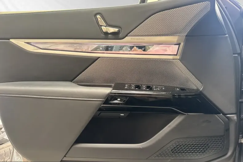 BMW 750 (Seria 7) din 2025 cu 24.499 km - oferta BMW236617 - foto 21