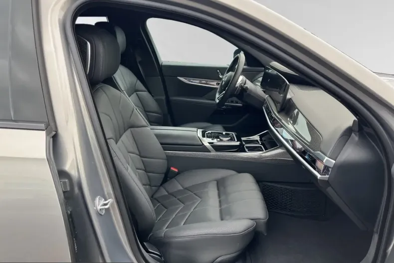 BMW 750 (Seria 7) din 2024 cu 58.102 km - oferta BMW236618 - foto 9