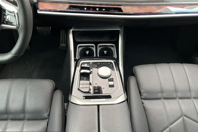 BMW 750 (Seria 7) din 2024 cu 58.102 km - oferta BMW236618 - foto 13