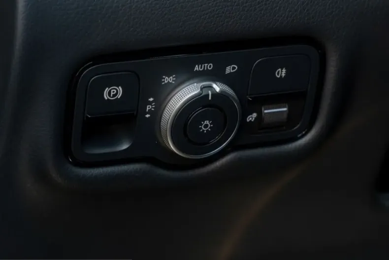 Mercedes-Benz V 300 (Clasa V) din 2025 cu 8.220 km - oferta MER236624 - foto 11