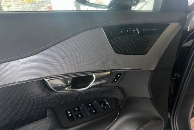 Volvo XC90 din 2022 cu 91.161 km - oferta VOL236636 - foto 12