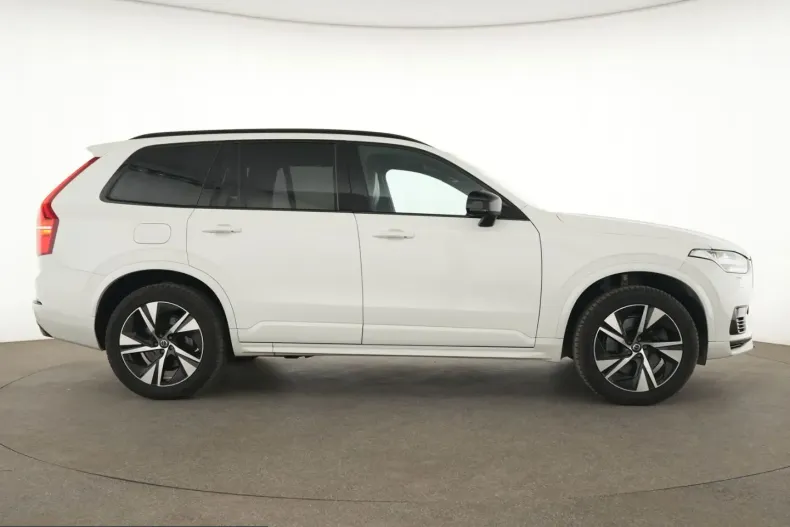 Volvo XC90 din 2022 cu 71.680 km - oferta VOL236638 - foto 4