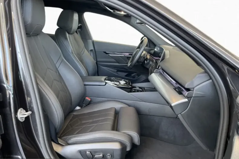 BMW 530 (Seria 5) din 2025 cu 23.719 km - oferta BMW236645 - foto 8