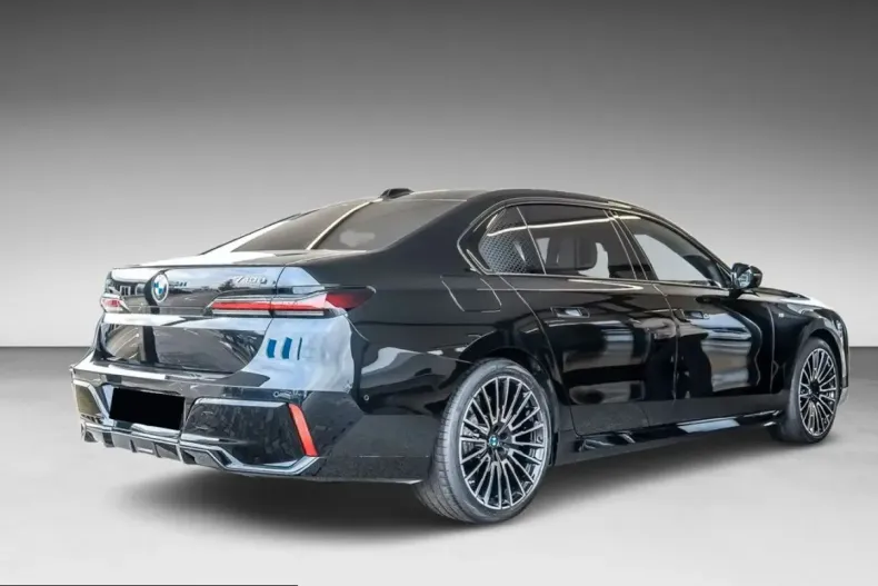 BMW 740 (Seria 7) din 2025 cu 22.800 km - oferta BMW236683 - foto 3
