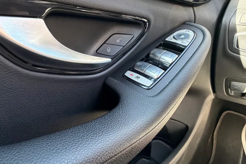 Mercedes-Benz C 200 (Clasa C) din 2021 cu 133.897 km - oferta MER236726 - foto 31