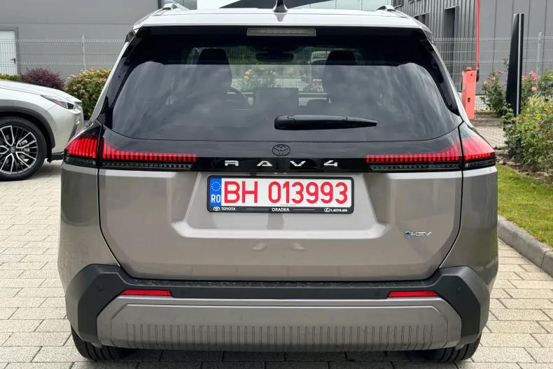 Toyota RAV4 din 2026 cu 1 km - oferta TOY236733 - foto 6