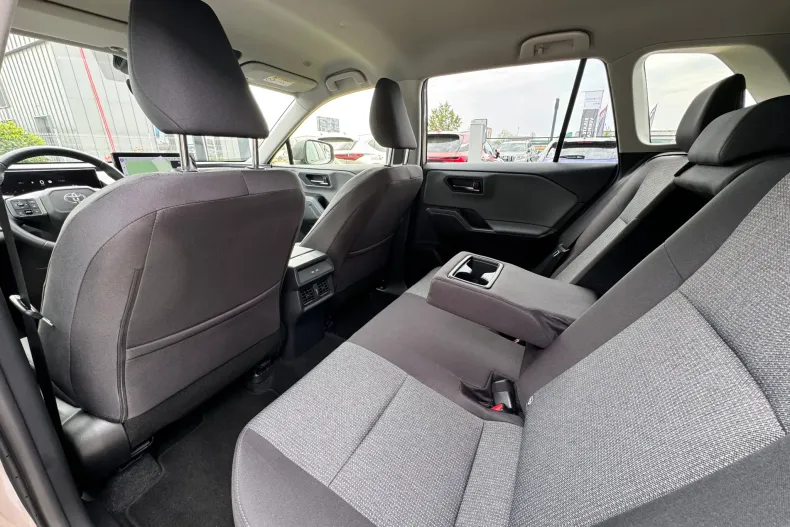 Toyota RAV4 din 2026 cu 1 km - oferta TOY236733 - foto 26
