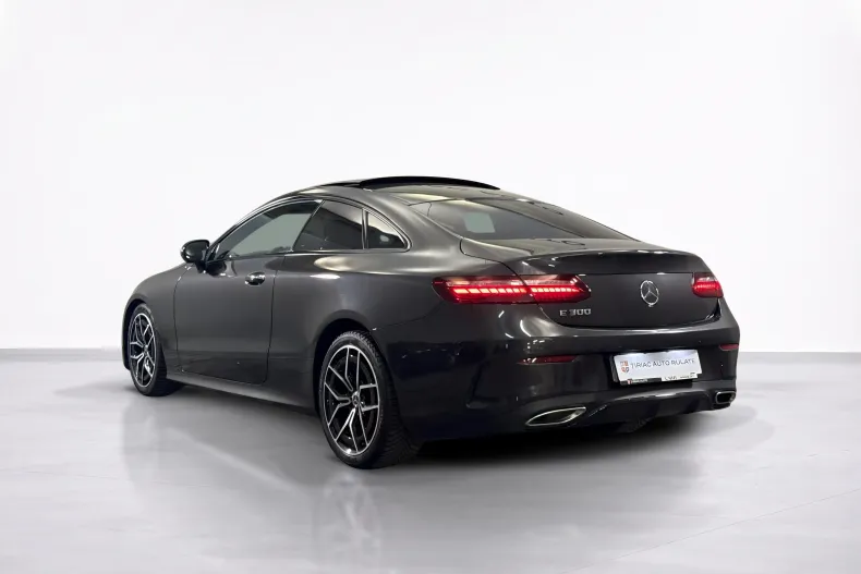 Mercedes-Benz E 300 (Clasa E) din 2022 cu 124.859 km - oferta MER236787 - foto 3