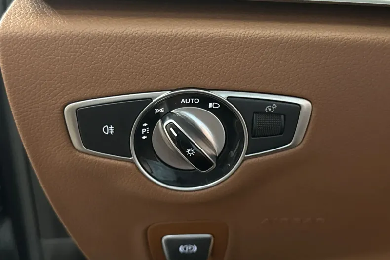 Mercedes-Benz E 300 (Clasa E) din 2022 cu 124.859 km - oferta MER236787 - foto 15