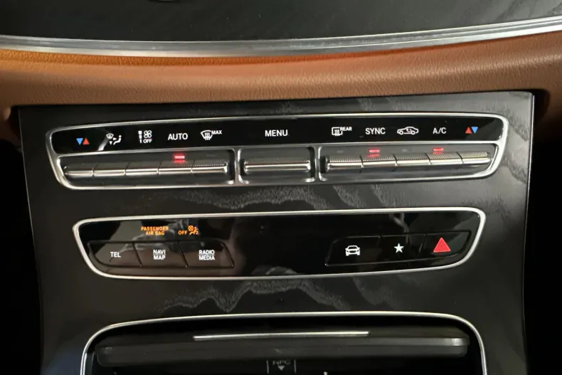 Mercedes-Benz E 300 (Clasa E) din 2022 cu 124.859 km - oferta MER236787 - foto 18