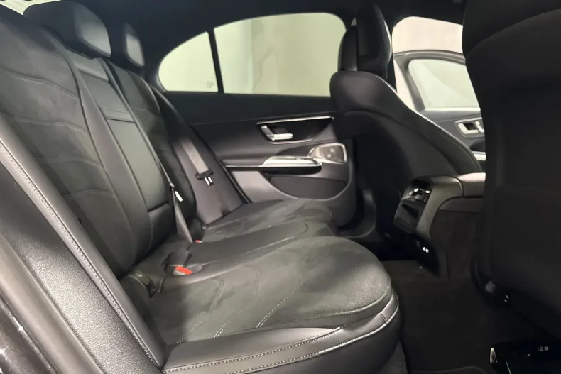 Mercedes-Benz E 200 (Clasa E) din 2025 cu 18.081 km - oferta MER236806 - foto 13