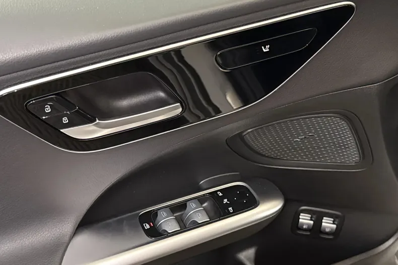 Mercedes-Benz C 300 (Clasa C) din 2023 cu 40.002 km - oferta MER236811 - foto 14