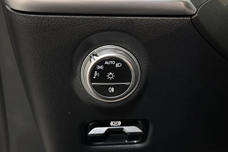 Mercedes-Benz C 300 (Clasa C) din 2023 cu 40.002 km - oferta MER236811 - foto 15