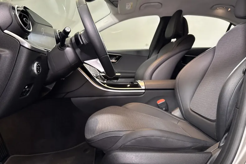 Mercedes-Benz C 300 (Clasa C) din 2023 cu 40.002 km - oferta MER236811 - foto 23