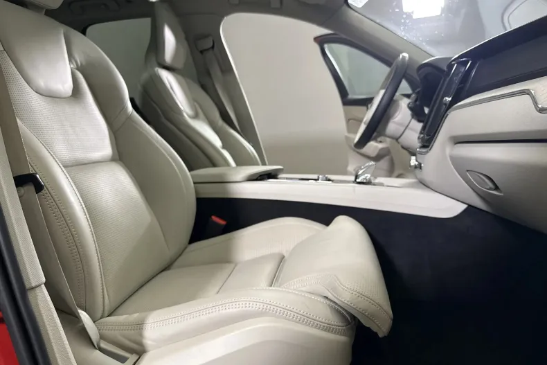 Volvo XC60 din 2021 cu 82.602 km - oferta VOL236816 - foto 11