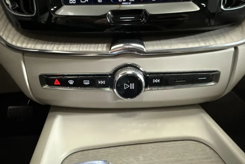 Volvo XC60 din 2021 cu 82.602 km - oferta VOL236816 - foto 17