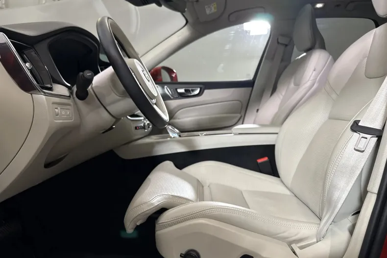 Volvo XC60 din 2021 cu 82.602 km - oferta VOL236816 - foto 26