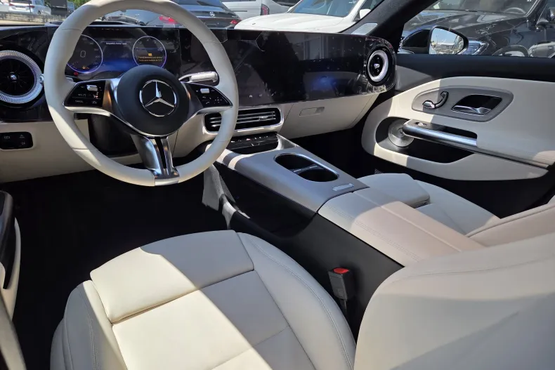 Mercedes-Benz CLA 200 (Clasa CLA) din 2025 cu 3.500 km - oferta MER236857 - foto 18
