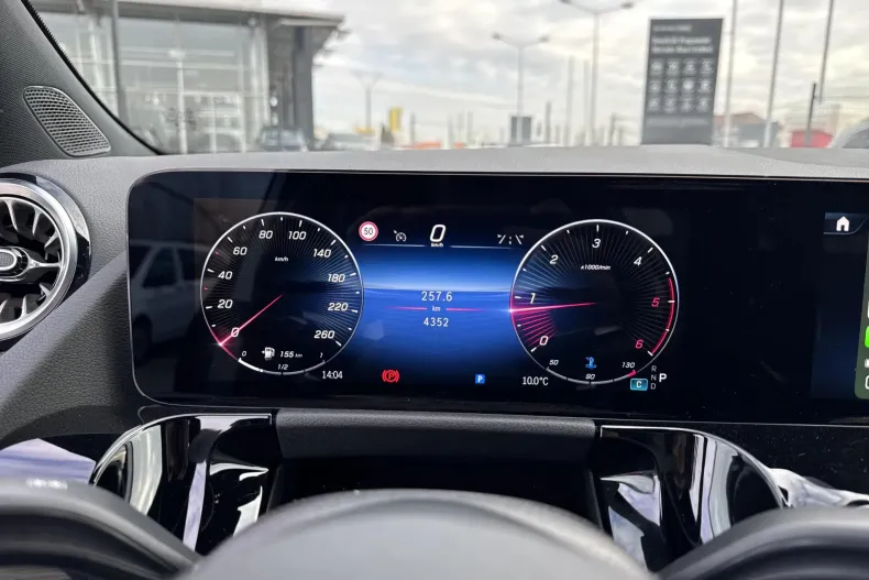 Mercedes-Benz GLA 220 (Clasa GLA) din 2024 cu 4.360 km - oferta MER236863 - foto 11