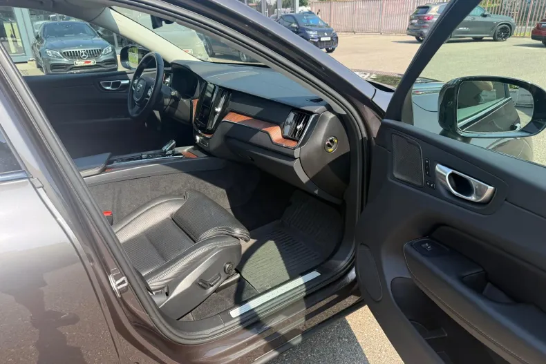 Volvo XC60 din 2023 cu 88.188 km - oferta VOL236887 - foto 19