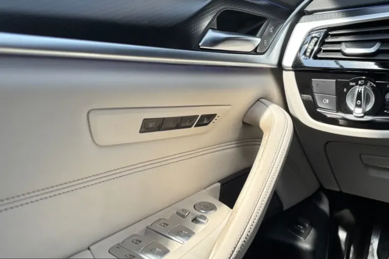BMW M550 (Seria 5) din 2023 cu 48.909 km - oferta BMW236906 - foto 13