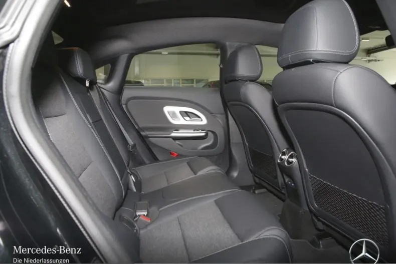 Mercedes-Benz CLA 250 (Clasa CLA) din 2025 cu 13.923 km - oferta MER236985 - foto 9