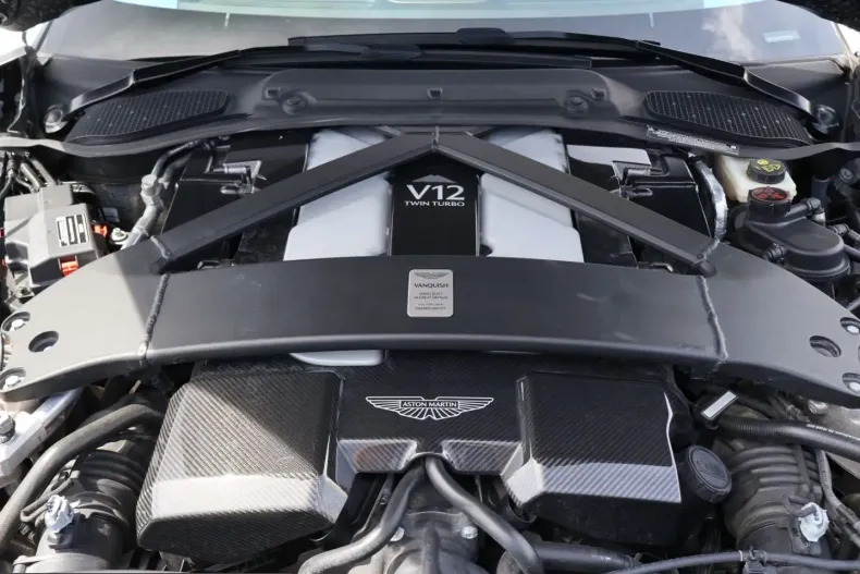 Aston Martin Vanquish din 2024 cu 12.500 km - oferta AST237067 - foto 38