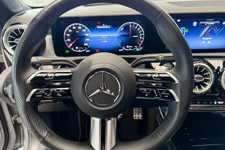 Mercedes-Benz A 250 (Clasa A) din 2025 cu 11.264 km - oferta MER237075 - foto 8