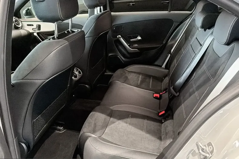 Mercedes-Benz A 250 (Clasa A) din 2025 cu 11.264 km - oferta MER237075 - foto 13