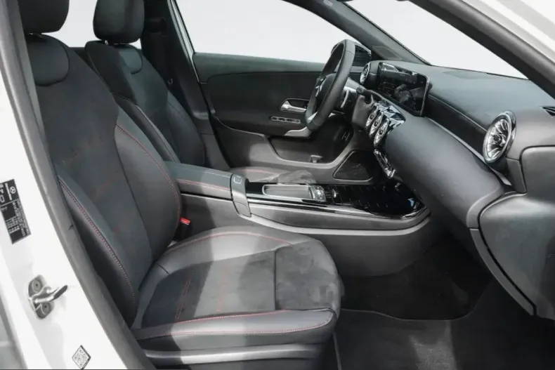 Mercedes-Benz A 250 (Clasa A) din 2025 cu 10.700 km - oferta MER237078 - foto 5