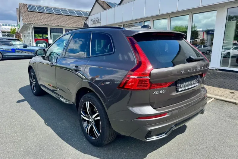 Volvo XC60 din 2022 cu 94.400 km - oferta VOL237085 - foto 2