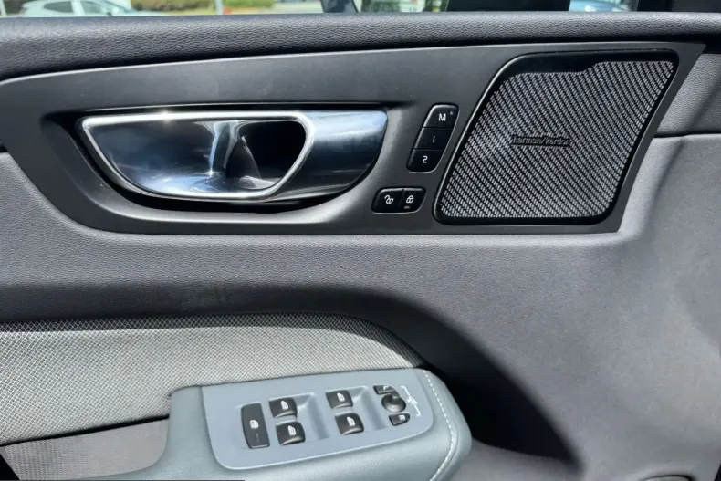 Volvo XC60 din 2022 cu 94.400 km - oferta VOL237085 - foto 5