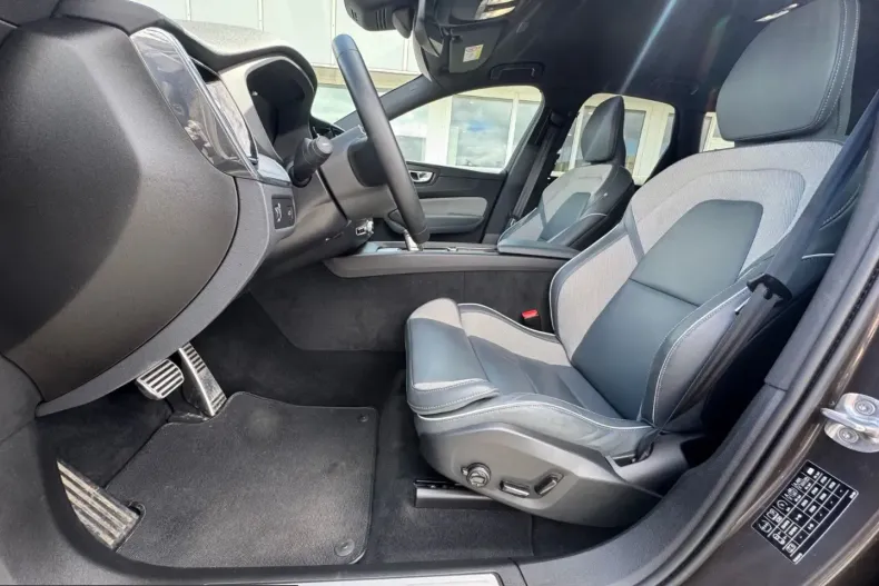 Volvo XC60 din 2022 cu 94.400 km - oferta VOL237085 - foto 7