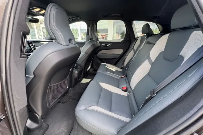 Volvo XC60 din 2022 cu 94.400 km - oferta VOL237085 - foto 8