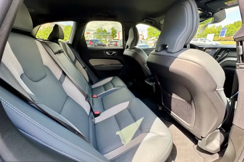 Volvo XC60 din 2022 cu 94.400 km - oferta VOL237085 - foto 11